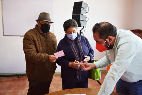 Entrega Tecopilco apoyos del programa Pisos y Techos Firmes del Gobierno del Estado imagen 4