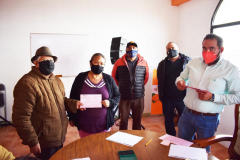 Entrega Tecopilco apoyos del programa Pisos y Techos Firmes del Gobierno del Estado imagen 9