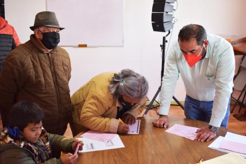 Entrega Tecopilco apoyos del programa Pisos y Techos Firmes del Gobierno del Estado imagen 6