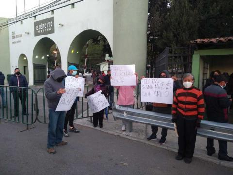 Ex presidente charro de Panotla lleva a sus cuates a manifestarse con AMLO imagen 2
