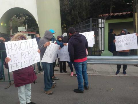 Ex presidente charro de Panotla lleva a sus cuates a manifestarse con AMLO imagen 3