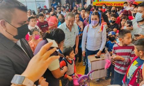 Alcalde Octavio Rojas celebra en grande a los niñas y niños de Papalotla