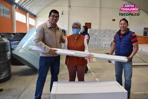 Benefician a más de 100 familias con calentadores y tinacos en Tecopilco
