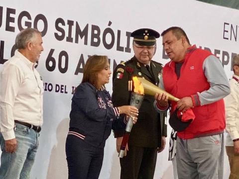 Alcalde Papalotla recibe y traslada el fuego de la Independencia de México
