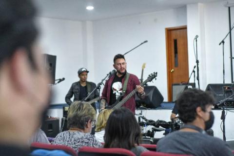 En Apetatitlán se realizó el concierto de la banda estadounidense Sub Radio