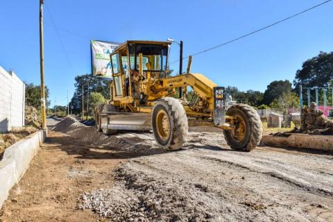 Con recursos propios gobierno de Apizaco realiza obra de pavimento en Texcalac imagen 1