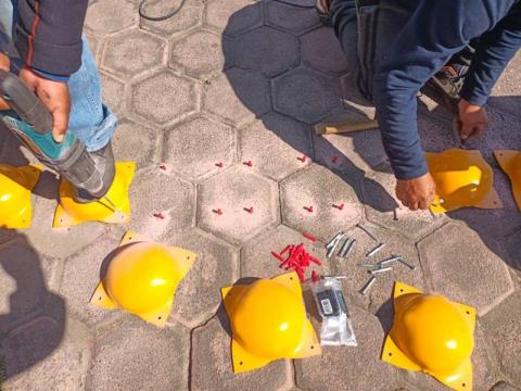 Colocan bollas reductoras de velocidad en principales calles de Apetatitlán imagen 4