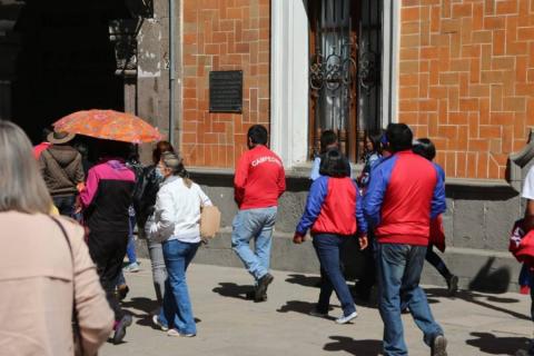 Se manifiestan profesores de Educación Física en Palacio de Gobierno imagen 1