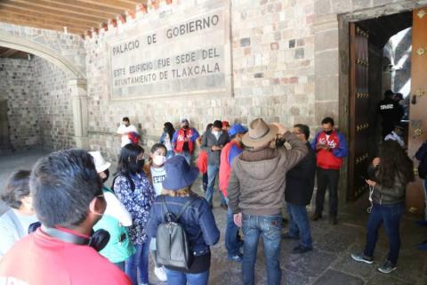 Se manifiestan profesores de Educación Física en Palacio de Gobierno imagen 5