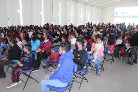Autoridades entregan juguetes con motivo del Día de Reyes EN SPM imagen 1