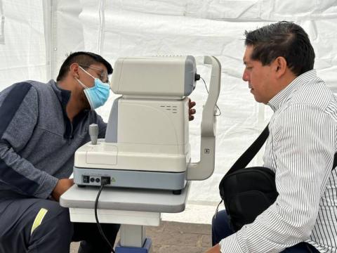 Realizan Jornada de salud visual y atención integral en la plaza Xicohténcatl imagen 1