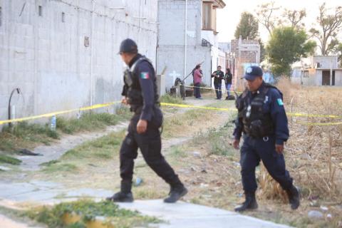 Arriban peritos federales a inmueble donde se almacenan armas en Tepetitla imagen 4