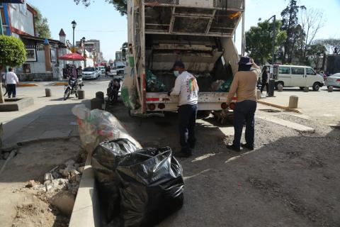 Un trabajo poco valorado: Trabajadores de limpia imagen 2