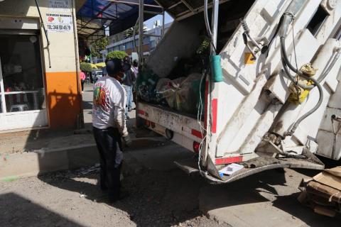 Un trabajo poco valorado: Trabajadores de limpia imagen 4