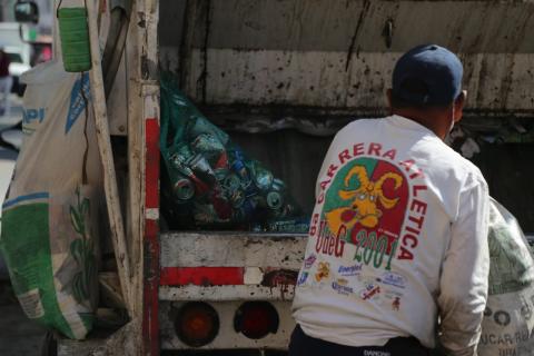 Un trabajo poco valorado: Trabajadores de limpia imagen 5