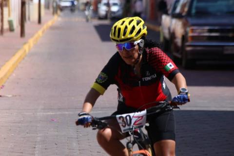 Realizan carrera ciclista en Apetatitlán imagen 4