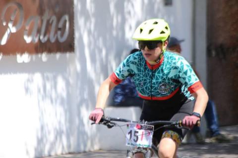 Realizan carrera ciclista en Apetatitlán imagen 7