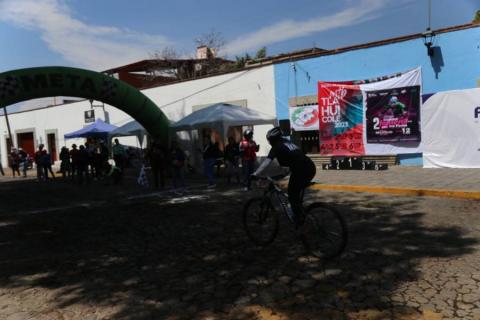 Realizan carrera ciclista en Apetatitlán imagen 12