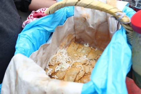 Marco "tacos" es conocido por vender tacos de canasta en "El Trébol" imagen 1