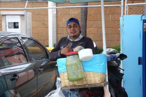 Marco "tacos" es conocido por vender tacos de canasta en "El Trébol" imagen 3