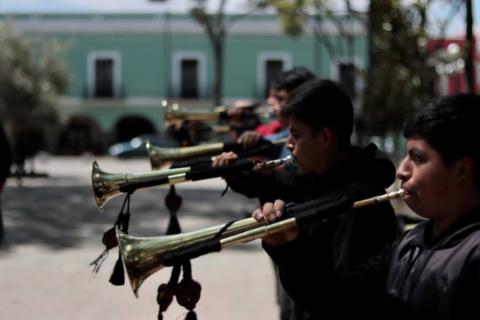 Aprovechan alumnos del COBAT día de asueto para ensayar imagen 1