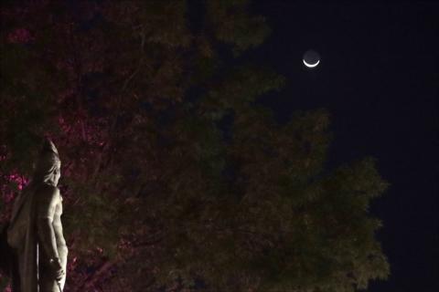 Luna creciente sobre la capital tlaxcalteca imagen 4