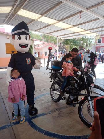 Continúa Policía Municipal de Apizaco con la creación de grupos "Blindaje Seguro" y "Escuela Segura" imagen 3