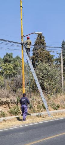 Apetatitlán avanza en el programa permanente de reparación de lámparas dañadas imagen 5