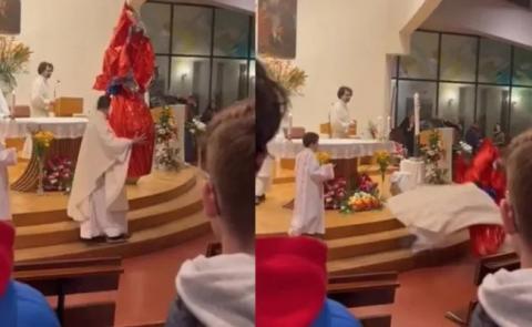 Un sacerdote se tropieza y destroza una estatúa religiosa
