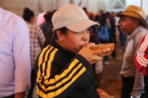 Celebran Mole Prieto en Barrio de San Onofre, Chiautempan imagen 7