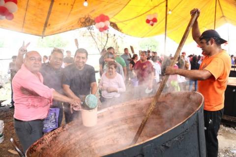 Celebran Mole Prieto en Barrio de San Onofre, Chiautempan imagen 8