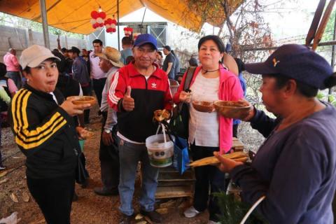 Celebran Mole Prieto en Barrio de San Onofre, Chiautempan imagen 12
