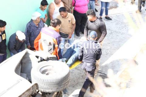 Seis personas resultan lesionadas tras volcar su camioneta sobre la autopista Tlaxcala-Apizaco en la zona de El Trébol imagen 2
