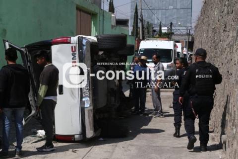 Seis personas resultan lesionadas tras volcar su camioneta sobre la autopista Tlaxcala-Apizaco en la zona de El Trébol imagen 8