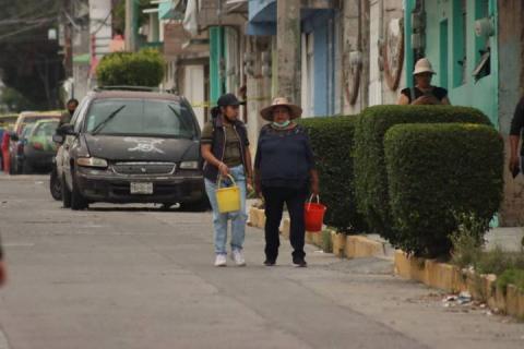 Asisten decenas de pobladores al tradicional mole prieto del barrio de la Soledad imagen 15