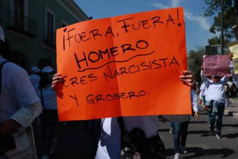 Resaltan pancartas de repudio contra Homero Meneses en desfile del 1 de Mayo imagen 2