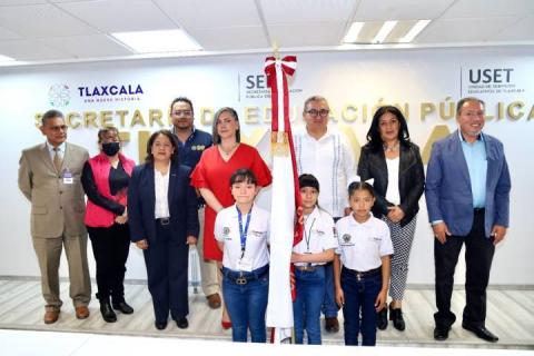Participa Presidenta del TSJ en abanderamiento de las Niñas Legisladoras Federales de Tlaxcala imagen 6