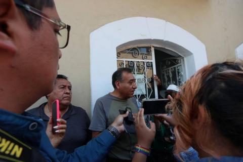 Trabajadores despedidos del COBAT se manifiestan a las afueras del TCA imagen 1