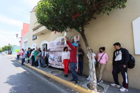 Trabajadores despedidos del COBAT se manifiestan a las afueras del TCA imagen 6