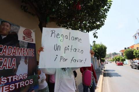 Trabajadores despedidos del COBAT se manifiestan a las afueras del TCA imagen 7