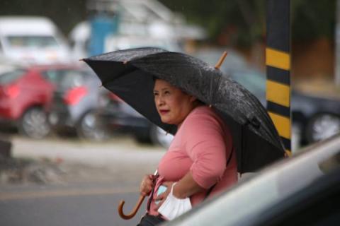 Sorprende ligera lluvia a capitalinos imagen 2