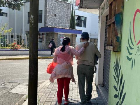 Perro ataca a una persona y su mascota en el puente de artesanías imagen 5