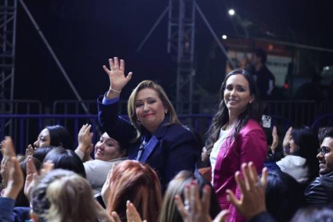 Yuri encanta a mamás tlaxcaltecas en concierto gratuito imagen 2