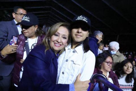 Yuri encanta a mamás tlaxcaltecas en concierto gratuito imagen 5