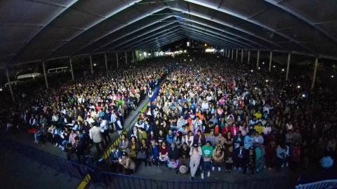 Yuri encanta a mamás tlaxcaltecas en concierto gratuito imagen 8