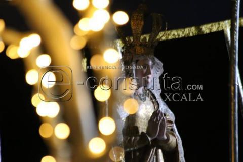 Realizan tradicional bajada de la Virgen de Ocotlán en Tlaxcala imagen 2