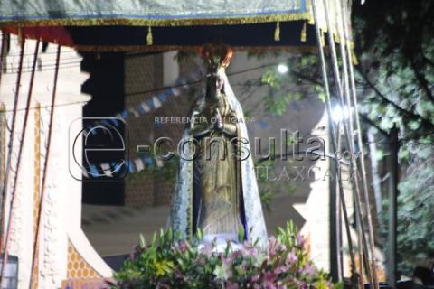 Realizan tradicional bajada de la Virgen de Ocotlán en Tlaxcala imagen 4