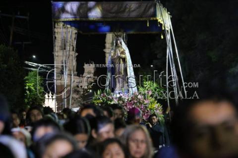 Realizan tradicional bajada de la Virgen de Ocotlán en Tlaxcala imagen 5