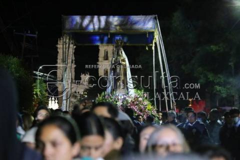 Realizan tradicional bajada de la Virgen de Ocotlán en Tlaxcala imagen 7