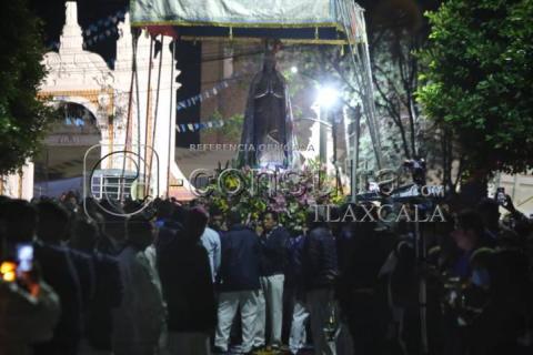 Realizan tradicional bajada de la Virgen de Ocotlán en Tlaxcala imagen 10